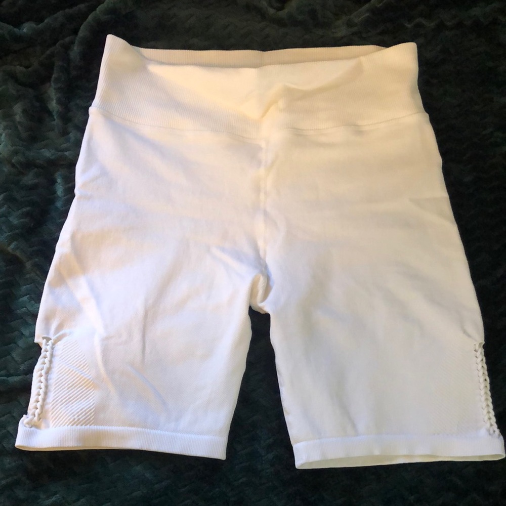 Aerie Offline White Biker Shorts (L)